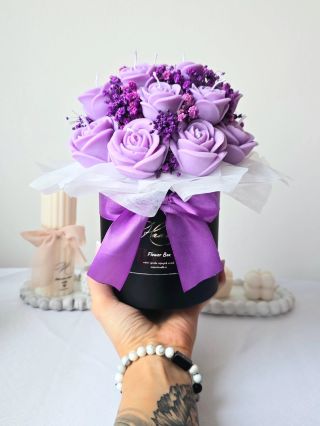 Krásný fialový flower box - výroba na zakázku 💜 #flowers #minimalism #purple #luxury #nature #soycandle #soy #beautiful...